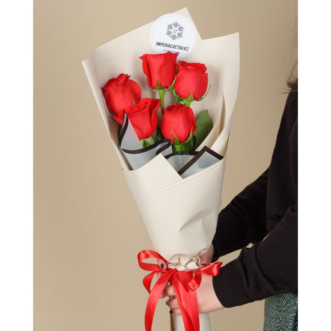Букет из 5 красных роз Букет из 5 красных роз