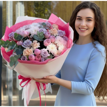 Букет из роз, пионовидных роз, хризантем, спрей роз Букет из роз, пионовидных роз, хризантем, спрей роз