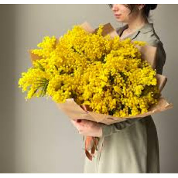 Большой букет из мимозы